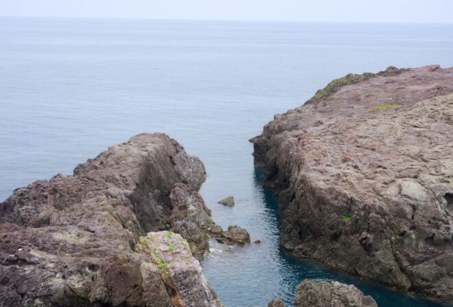 福岡の探偵調査・遠方での張り込み現場となる海岸の風景